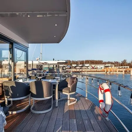 Semesterbostad Floatinghouse Am - Lp8 Peenemunde